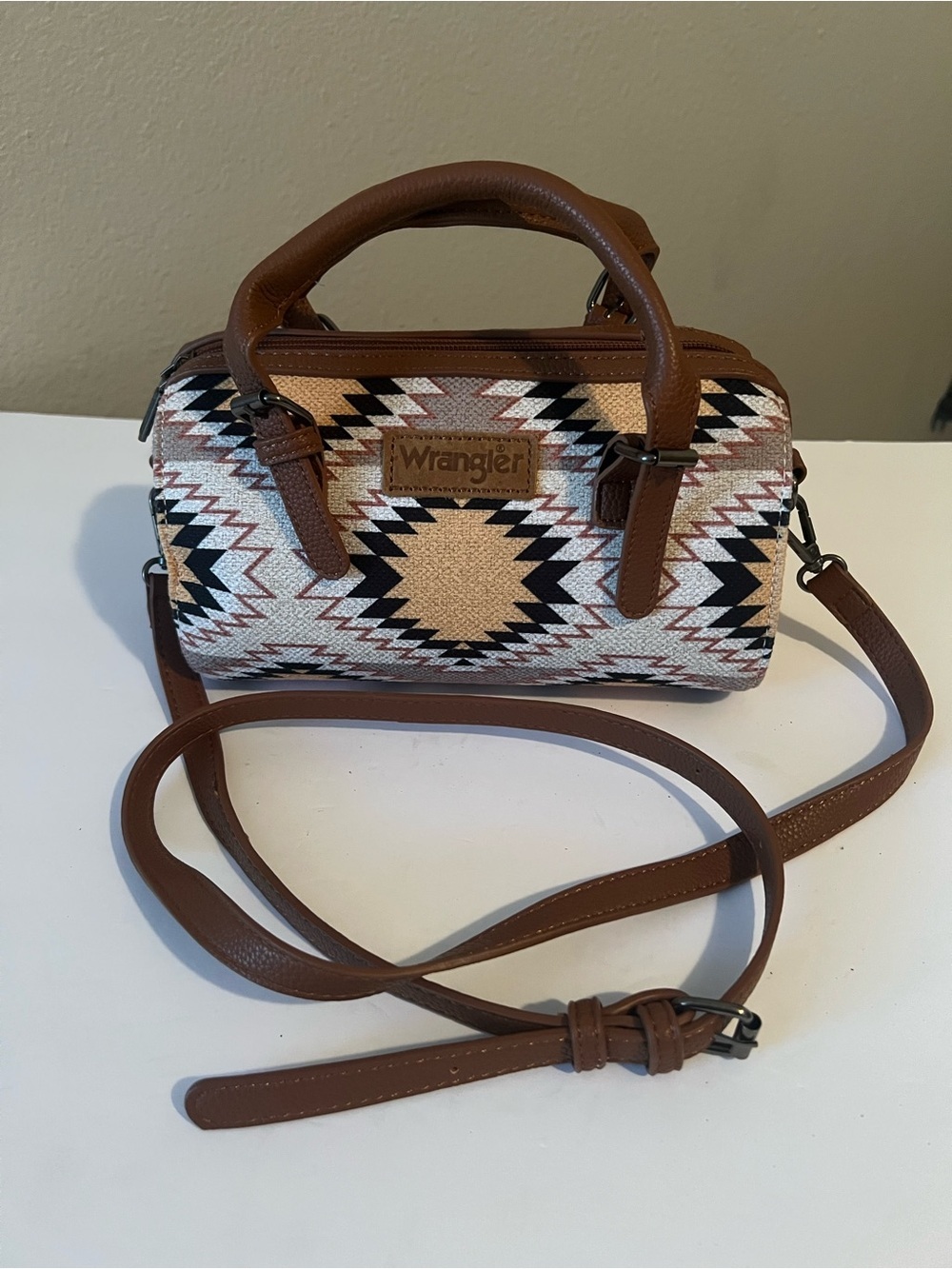 Wrangler Crossbody Bag for Women Boho Aztec Small Multi Pocket Crossover Purse